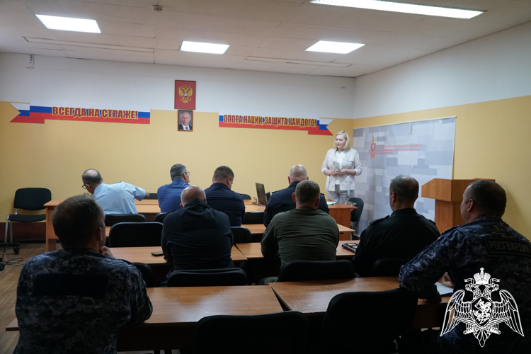 Представители карельского филиала Российской правовой академии провели встречу с росгвардейцами