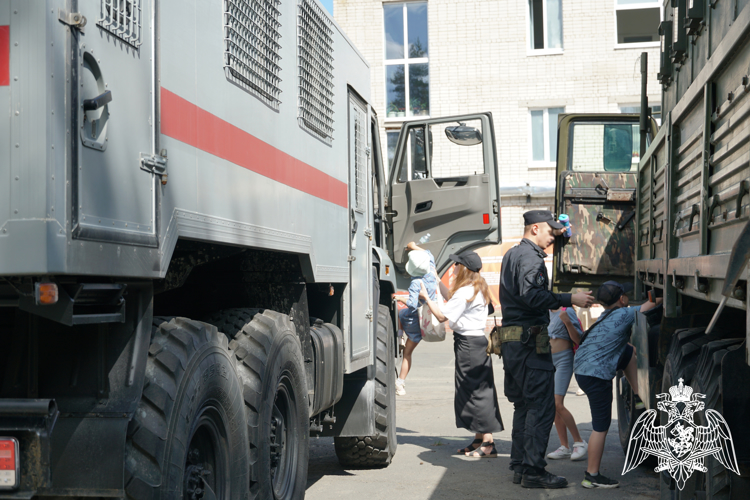 Воспитанники детского лагеря провели «Каникулы с Росгвардией» на базе дислокации карельского спецназа