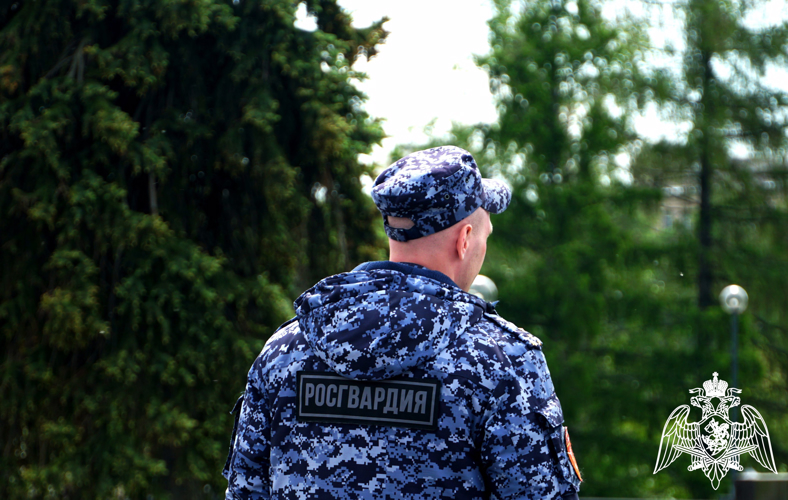 В Карелии росгвардейцы задержали гражданина, дважды похитившего элитный алкоголь из магазина