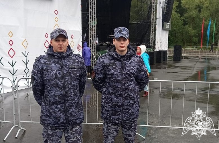 Сотрудники Росгвардии в Сегеже обеспечили охрану общественного порядка в День Республики