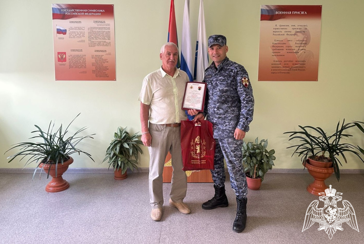 Представители Росгвардии поздравили ветерана ведомства с Днем рождения