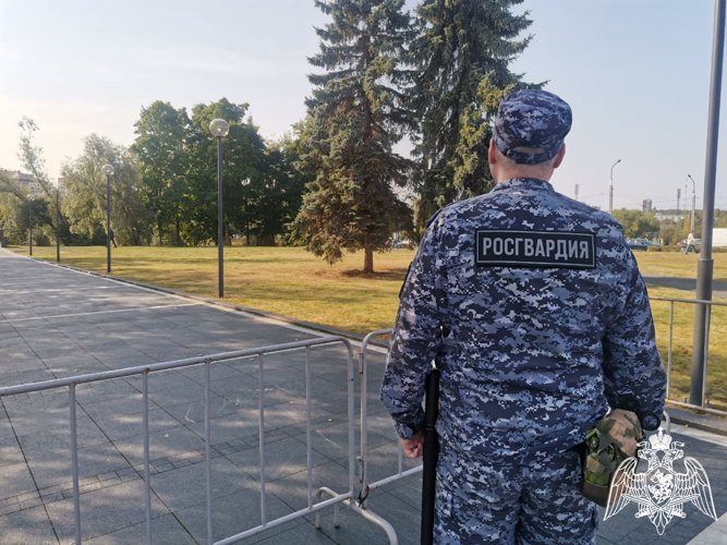 Сотрудники Росгвардии обеспечили охрану общественного порядка в День знаний