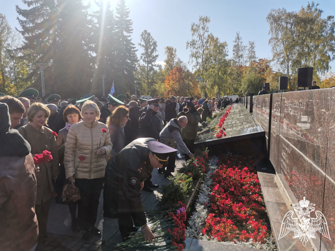 В Карелии руководство Росгвардии приняло участие в мероприятиях по случаю годовщины освобождения республики от фашистских захватчиков
