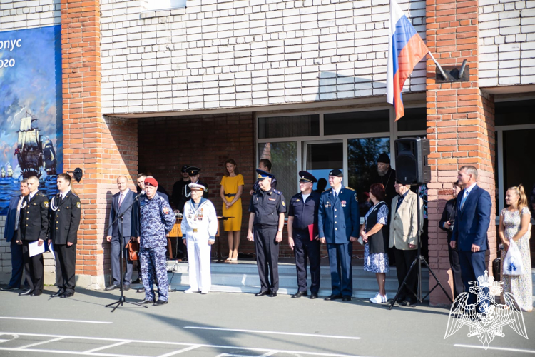 Офицер Росгвардии поздравил кадетов с началом нового учебного года