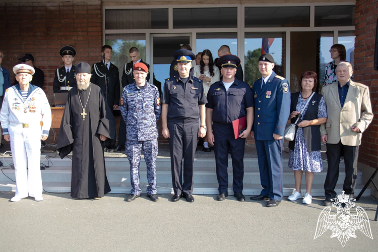 Офицер Росгвардии поздравил кадетов с началом нового учебного года