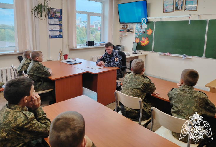 Заместитель начальника территориального управления Росгвардии провел встречу с кадетами