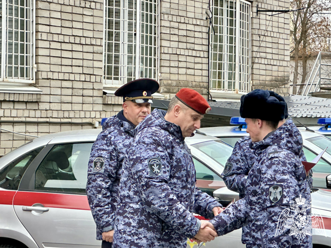 В преддверии Дня вневедомственной охраны Росгвардии патрульным экипажам Карелии вручили ключи от новых служебных автомобилей (ВИДЕО)