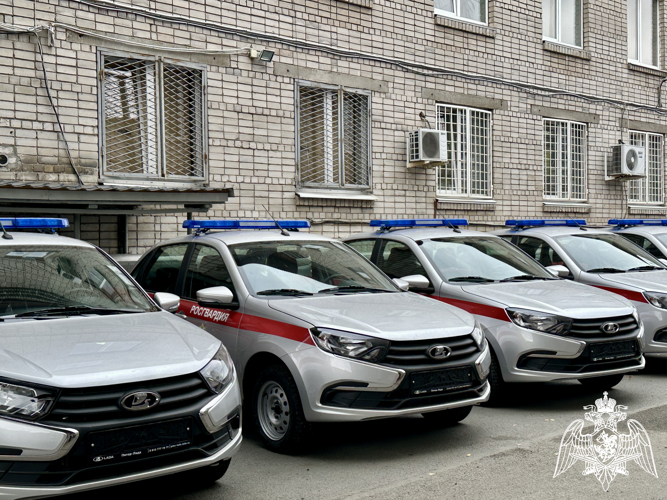 В преддверии Дня вневедомственной охраны Росгвардии патрульным экипажам Карелии вручили ключи от новых служебных автомобилей (ВИДЕО)