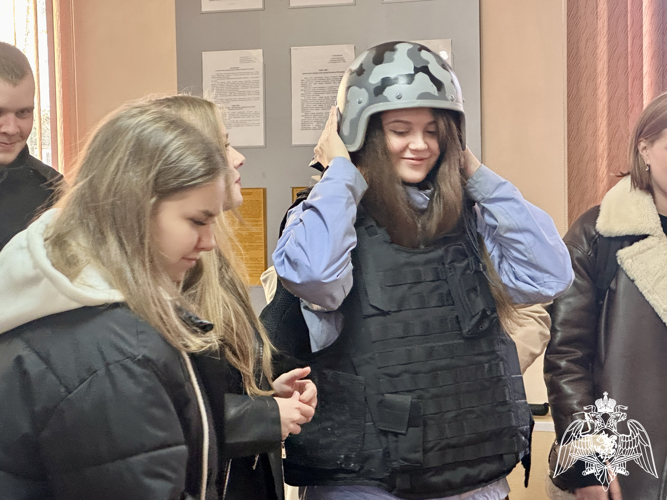 Сотрудники вневедомственной охраны Росгвардии провели День открытых дверей