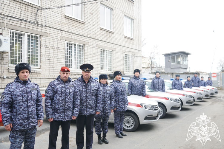 В преддверии Дня вневедомственной охраны Росгвардии патрульным экипажам Карелии вручили ключи от новых служебных автомобилей (ВИДЕО)