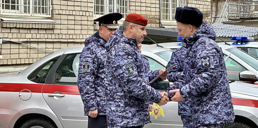 В преддверии Дня вневедомственной охраны Росгвардии патрульным экипажам Карелии вручили ключи от новых служебных автомобилей (ВИДЕО)