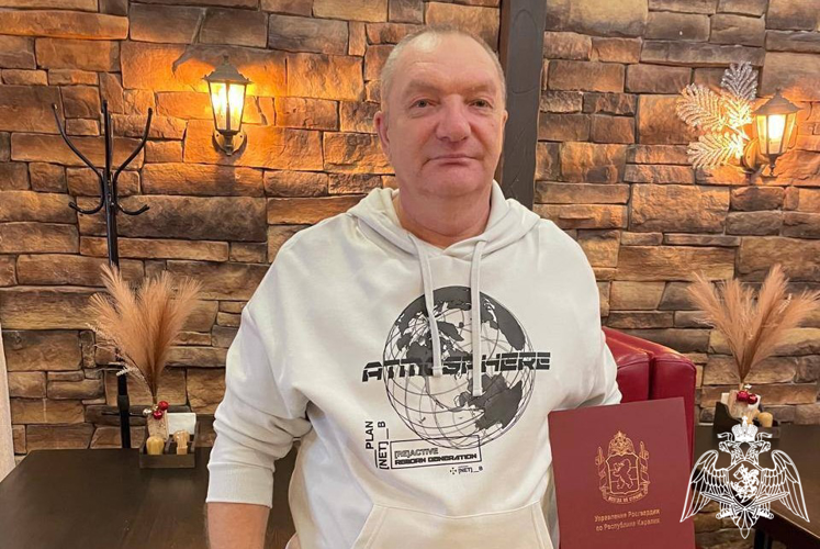 Личный состав Росгвардии поздравил ветерана ведомства с Днем рождения