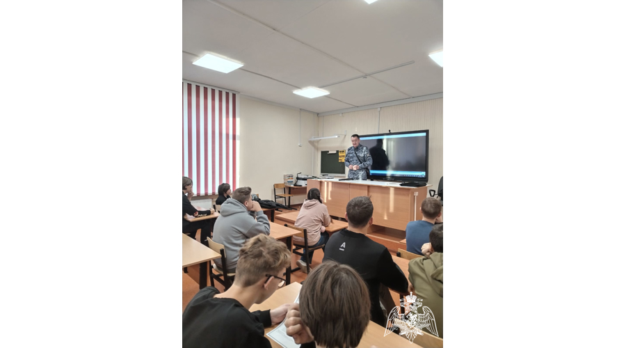 Представители Медвежьегорского отдела вневедомственной охраны встретились с молодежью