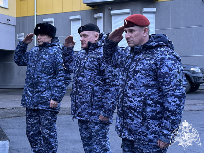 В честь Дня неизвестного солдата руководство территориального управления Росгвардии возложило цветы к мемориалу