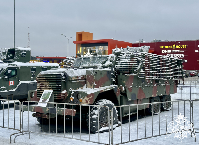Начальник регионального управления Росгвардии принял участие в открытии выставки трофейной техники (видео)