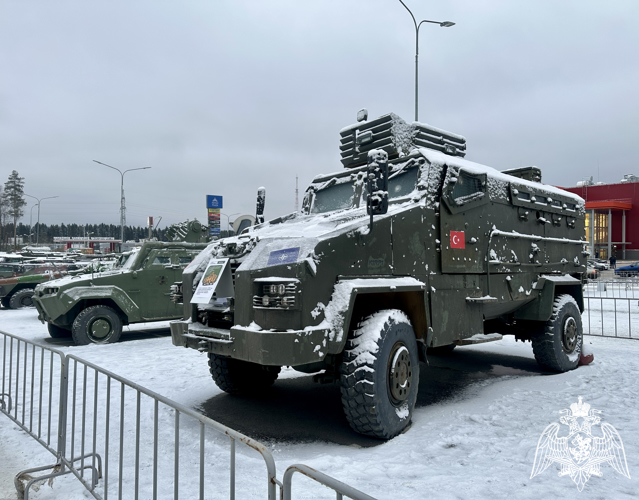 Начальник регионального управления Росгвардии принял участие в открытии выставки трофейной техники (видео)