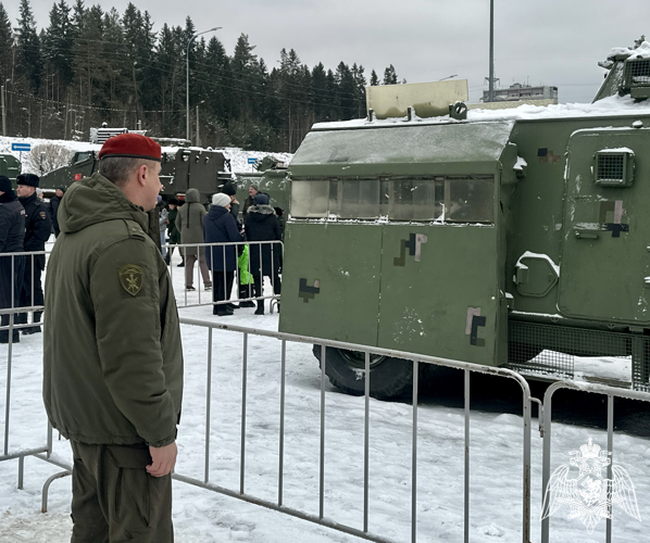 Начальник регионального управления Росгвардии принял участие в открытии выставки трофейной техники (видео)
