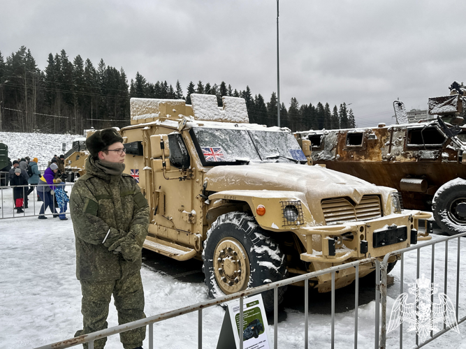 Начальник регионального управления Росгвардии принял участие в открытии выставки трофейной техники (видео)