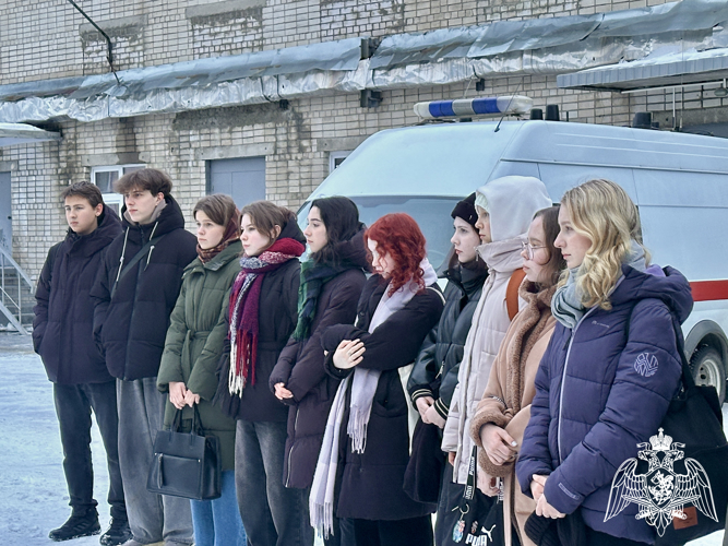 В Петрозаводске сотрудники ОМОН «Илвес» провели для школьников Урок мужества