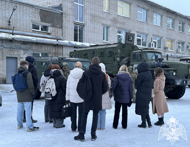 В Петрозаводске сотрудники ОМОН «Илвес» провели для школьников Урок мужества