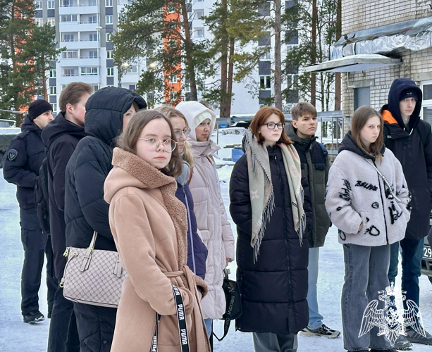 В Петрозаводске сотрудники ОМОН «Илвес» провели для школьников Урок мужества