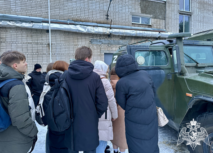 В Петрозаводске сотрудники ОМОН «Илвес» провели для школьников Урок мужества
