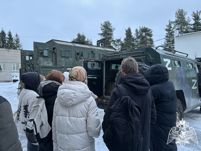 В Петрозаводске сотрудники ОМОН «Илвес» провели для школьников Урок мужества