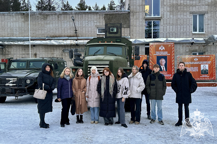 В Петрозаводске сотрудники ОМОН «Илвес» провели для школьников Урок мужества