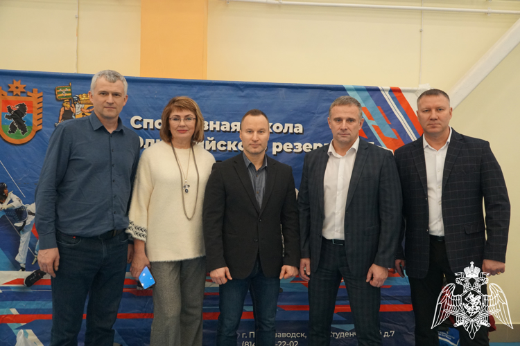 Сотрудники СОБР «Карху» выступили на открытии юношеского турнира по самбо (видео)