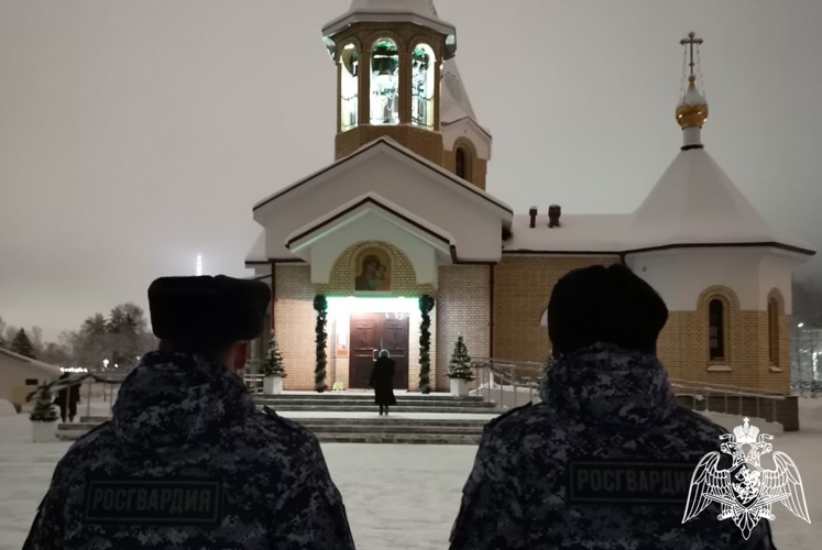 Представители Росгвардии обеспечили правопорядок в рождественскую ночь
