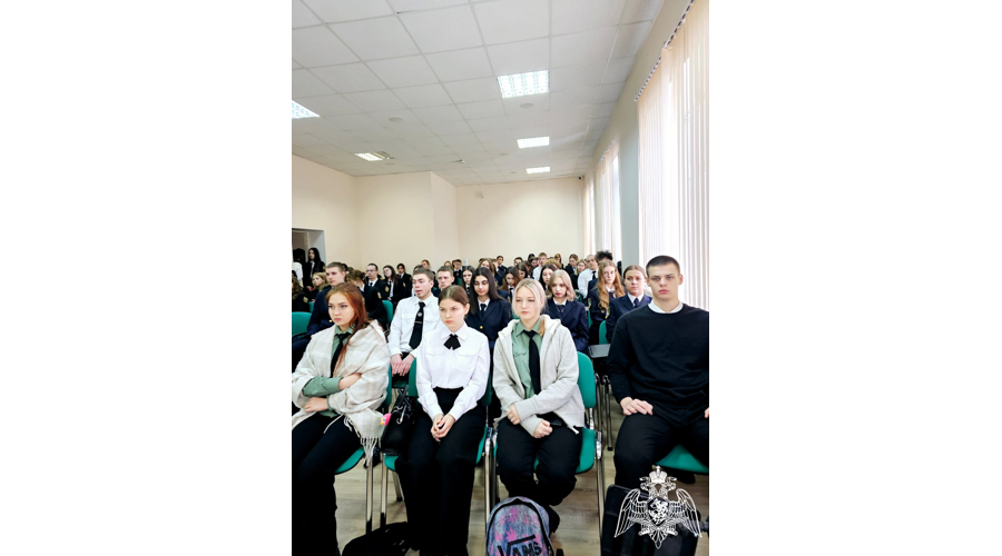 Председатель Совета ветеранов регионального управления Росгвардии провел встречу со студентами