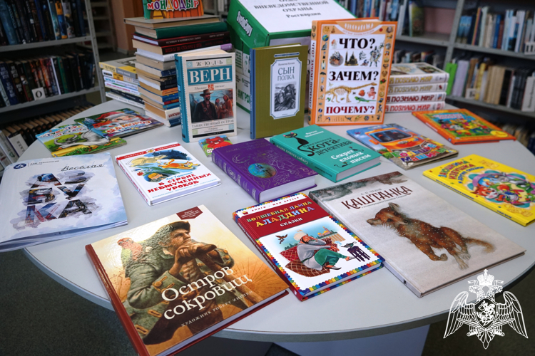 В Карелии представители Росгвардии приняли участие в акции «Дарите книги с любовью» (видео)