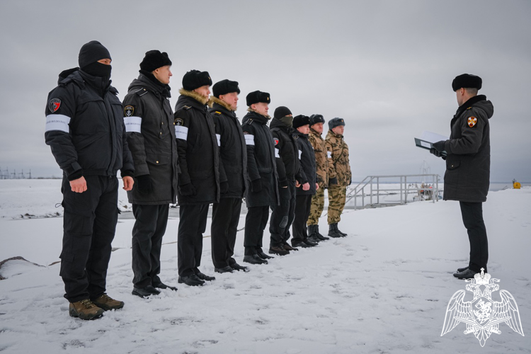 В Ленинградской области водолазы карельского ОМОН «Илвес» тренировались искать взрывные устройства (видео)