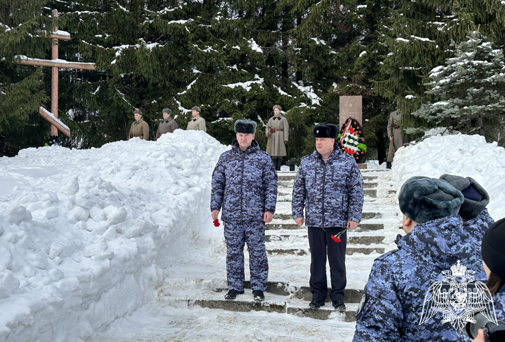 В честь Дня защитника Отечества карельские росгвардейцы почтили память павших героев в Орзеге