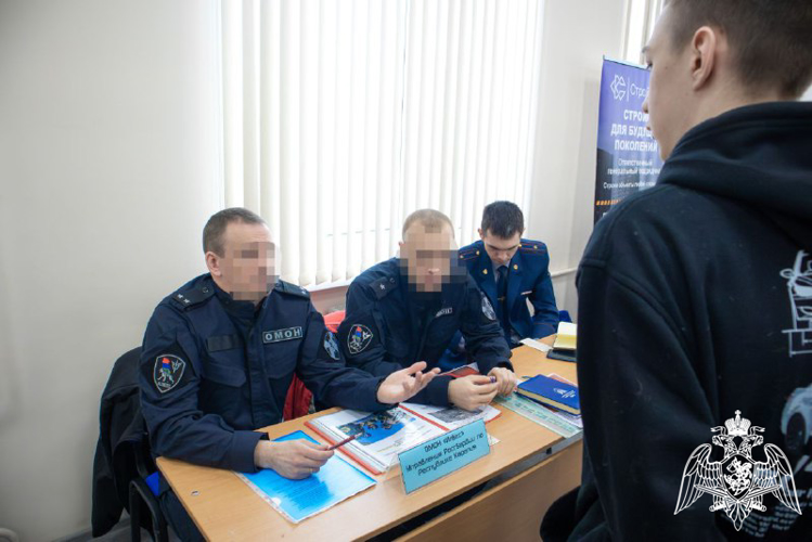 Бойцы ОМОН «Илвес» Росгвардии пригласили будущих выпускников на службу в отряд