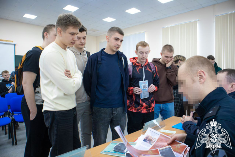 Бойцы ОМОН «Илвес» Росгвардии пригласили будущих выпускников на службу в отряд