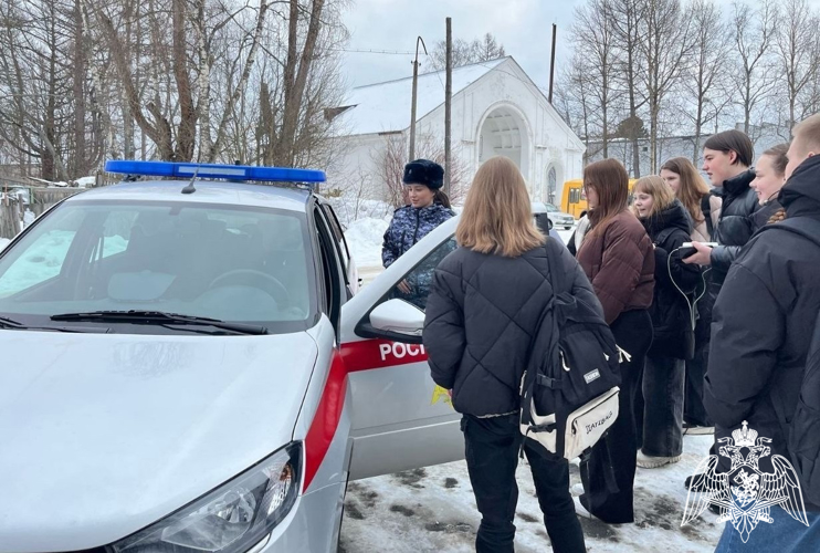 В Медвежьегорском отделе вневедомственной охраны состоялась экскурсия для школьников