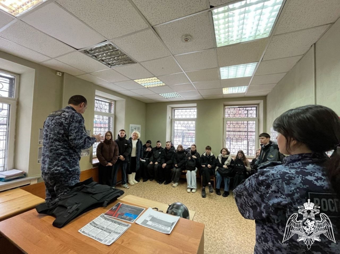 В Медвежьегорском отделе вневедомственной охраны состоялась экскурсия для школьников