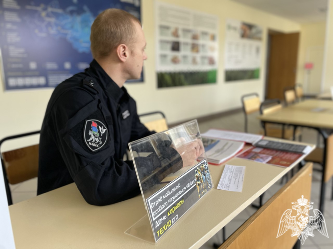 Офицер спецназа рассказал карельским студентам о службе в ОМОНе Росгвардии