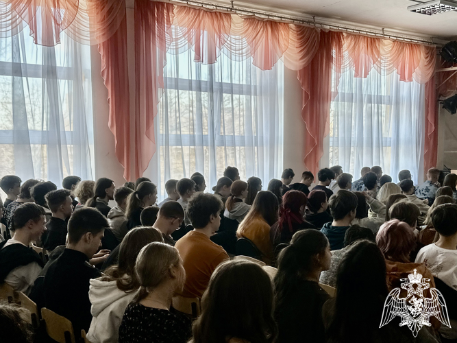 Сотрудники ОМОН «Илвес» приняли участие в акции «Город читает детям»