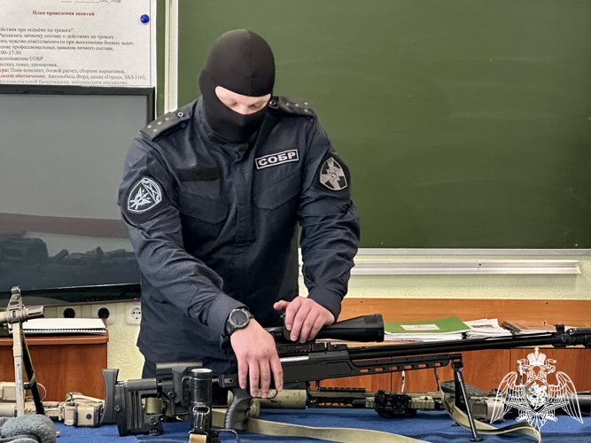 Бойцы СОБР «Карху» организовали экскурсию для кадетов