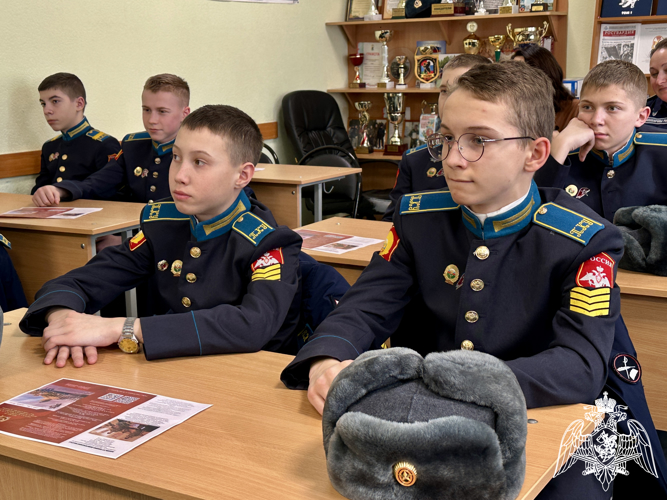 Бойцы СОБР «Карху» организовали экскурсию для кадетов