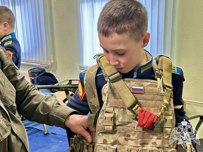 Бойцы СОБР «Карху» организовали экскурсию для кадетов