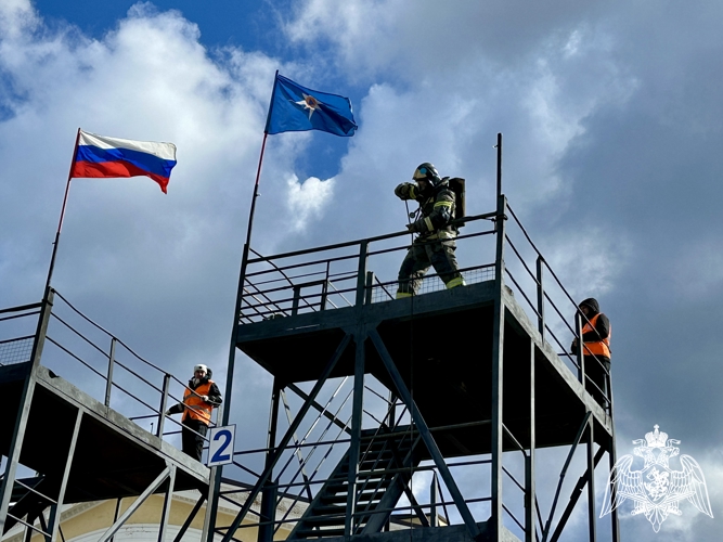 Бойцы СОБР «Карху» продемонстрировали свои навыки на полосе препятствий