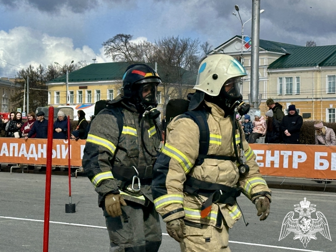 Бойцы СОБР «Карху» продемонстрировали свои навыки на полосе препятствий