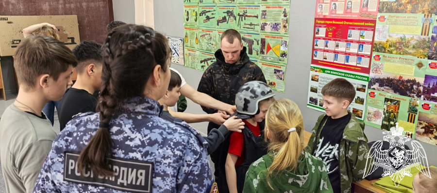 Карельские росгвардейцы провели встречу с воспитанниками социального центра
