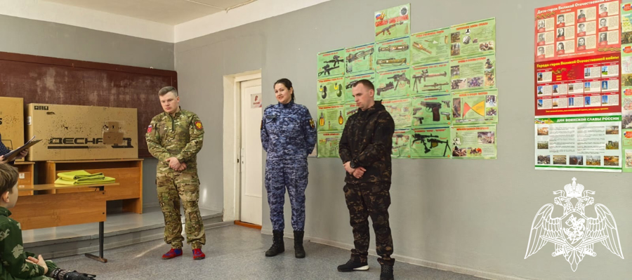 Карельские росгвардейцы провели встречу с воспитанниками социального центра