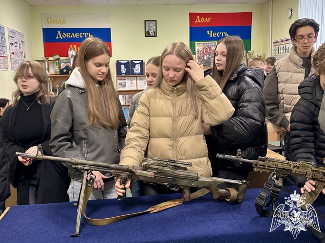 Карельские школьники побывали на экскурсии в отряде СОБР «Карху» Росгвардии