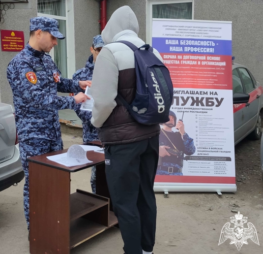 В Сортавале сотрудники вневедомственной охраны Росгвардии пригласили граждан на службу