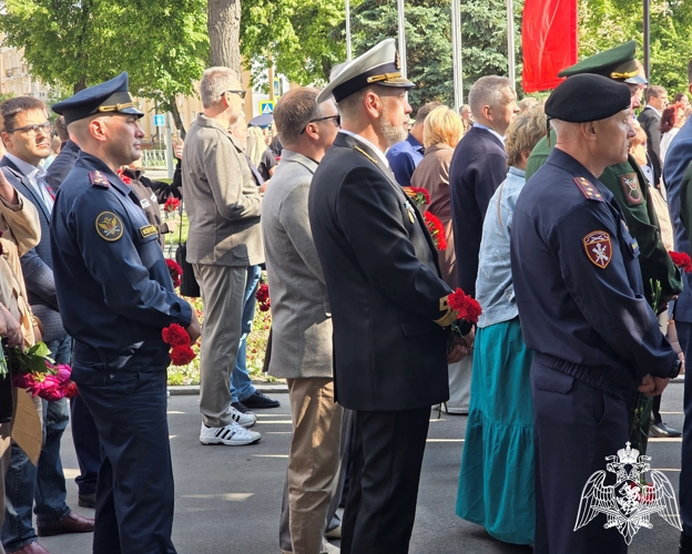 В Петрозаводске заместитель начальника регионального управления Росгвардии почтил память защитников Отечества